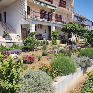 https://apartments-tomas-trogir.splithotels.org